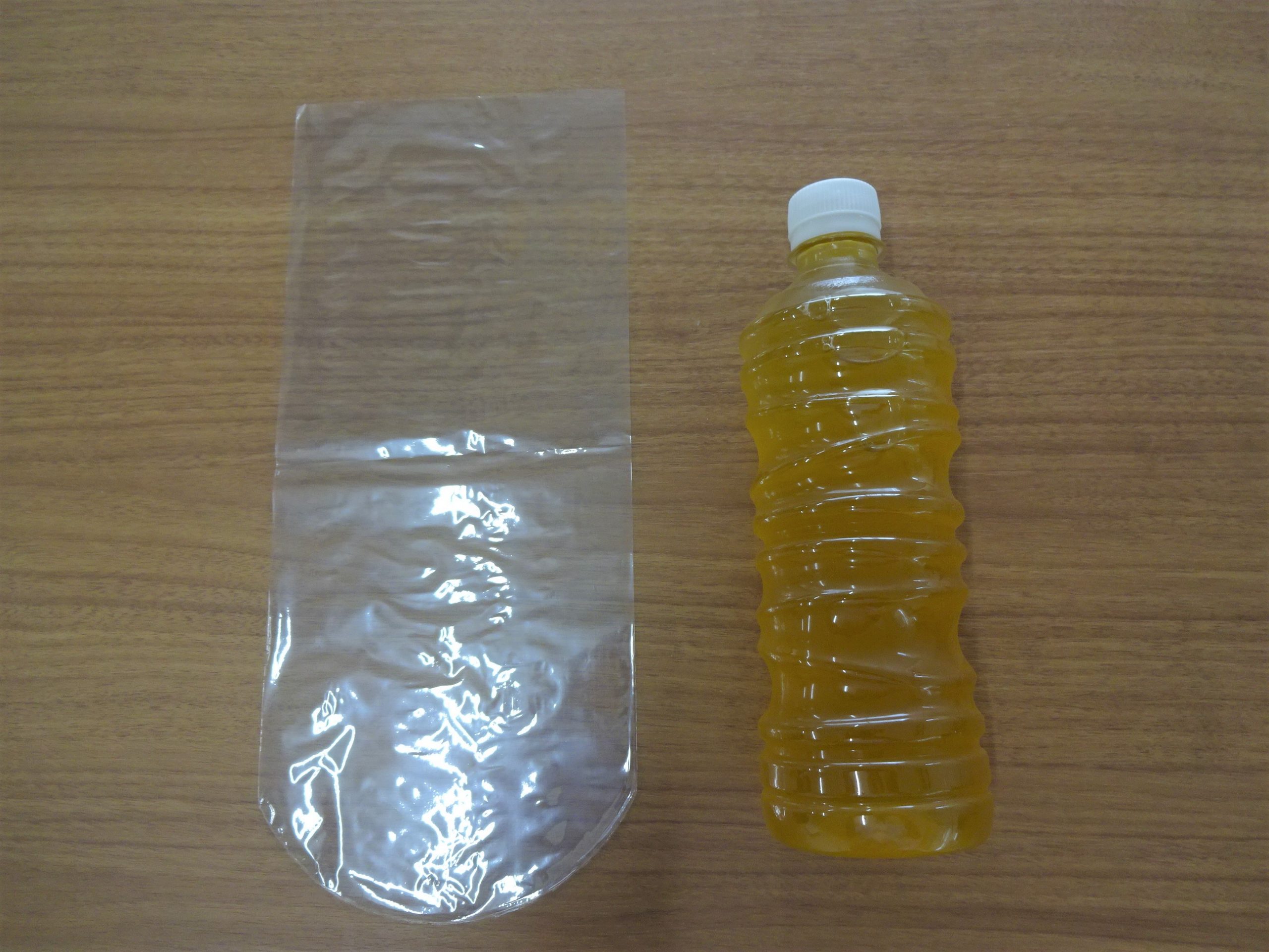 規格品のシュリンク袋(品番:B-2)とペットボトル